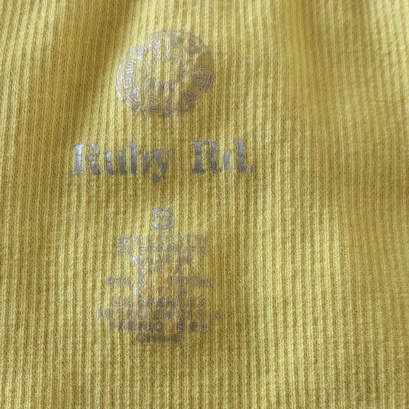 EUC Ruby Rd Yellow Sleeveless Top with Beading around the Neckline size Small - Picture 3 of 5